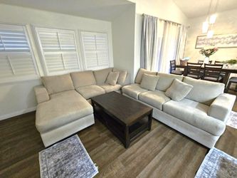 Kerri Living Spaces Sectional Sofa/Couch