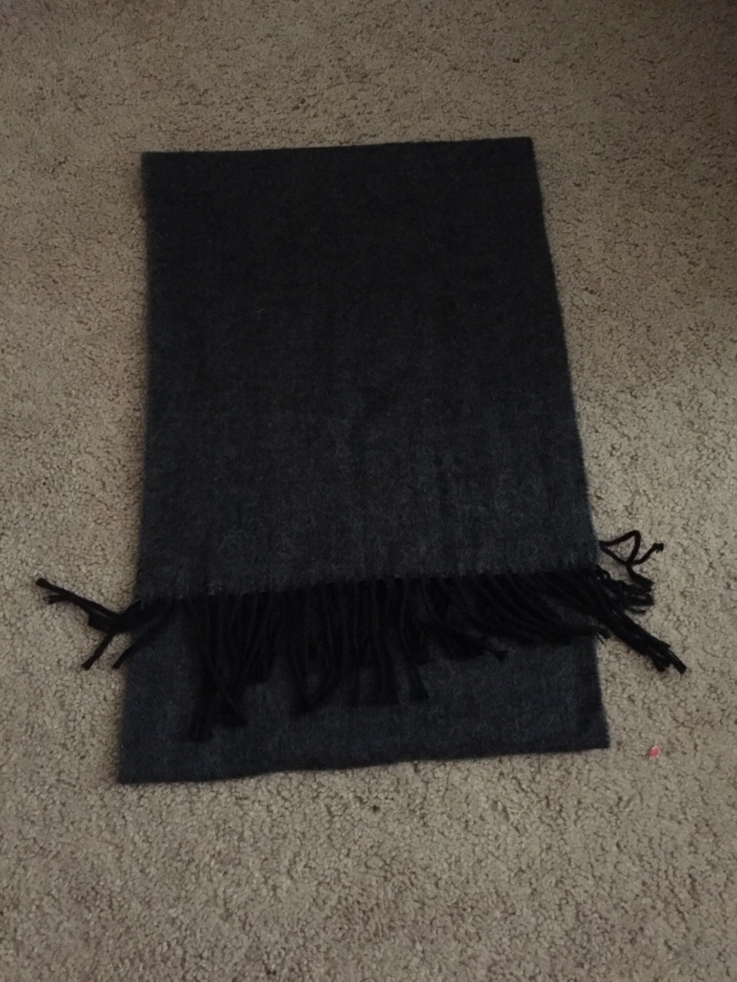 Grey scarf with fringes