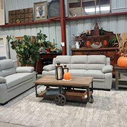 Living Room Sets / Sofas And Recliners 