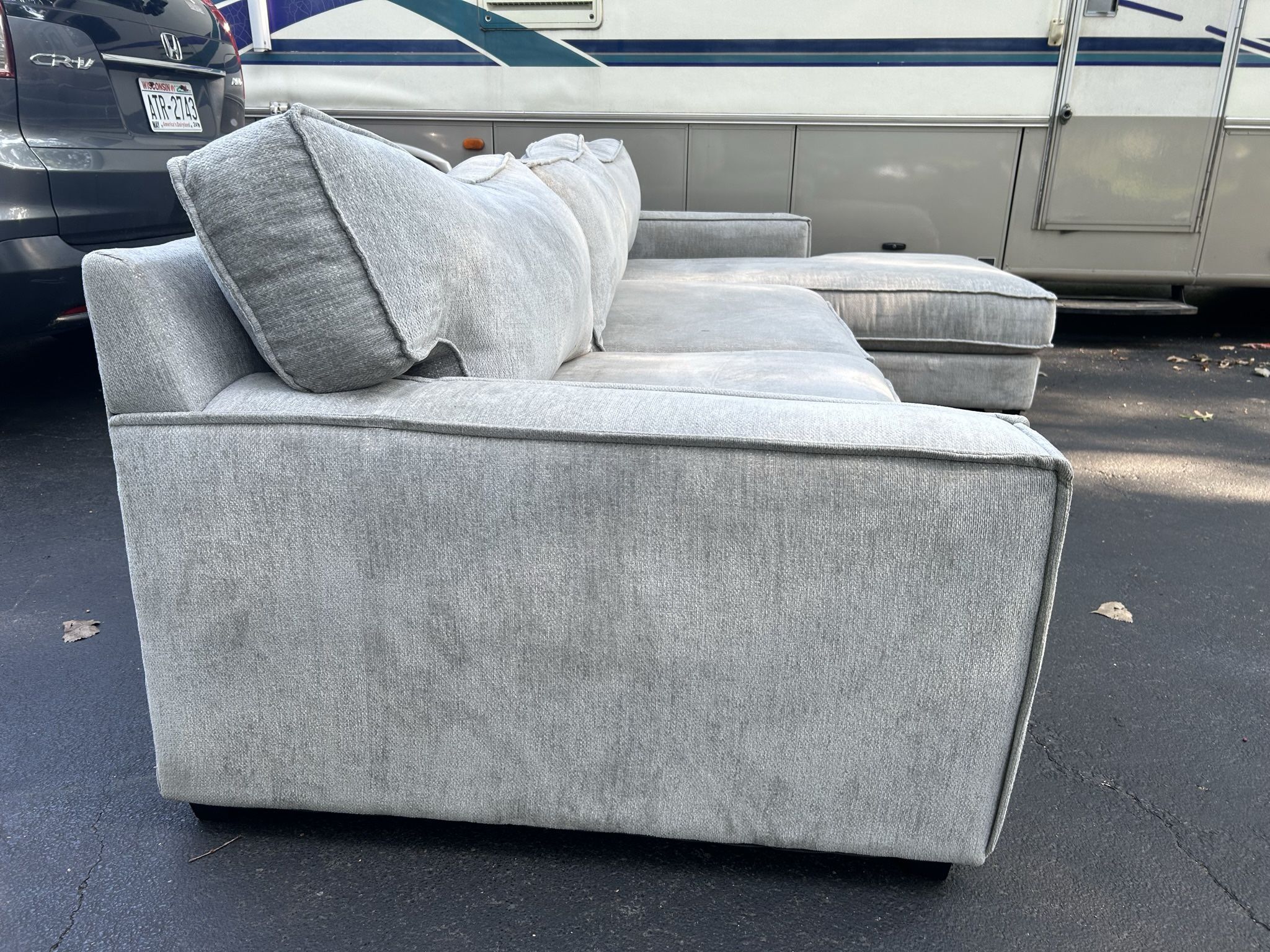 FREE DELIVERY 🚚 Room Place Jumbo Two Piece Sectional (Retails $3,000❗️)