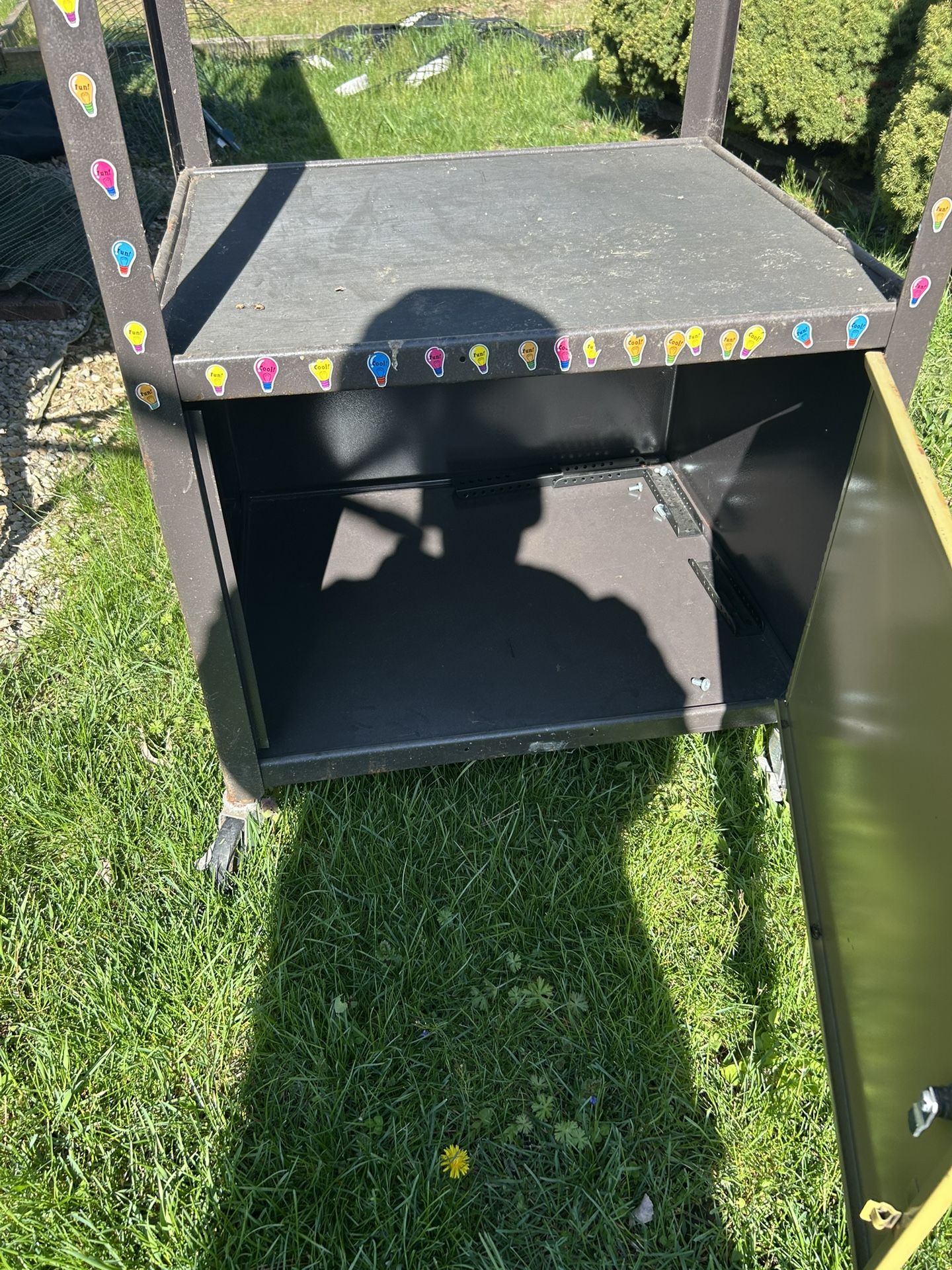 Old Fashion Tv Stand Shelf / With Wheels