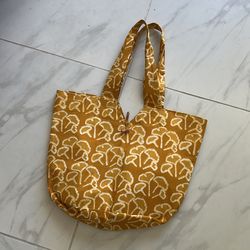 Beautiful yellow tote 16 x 15 inches