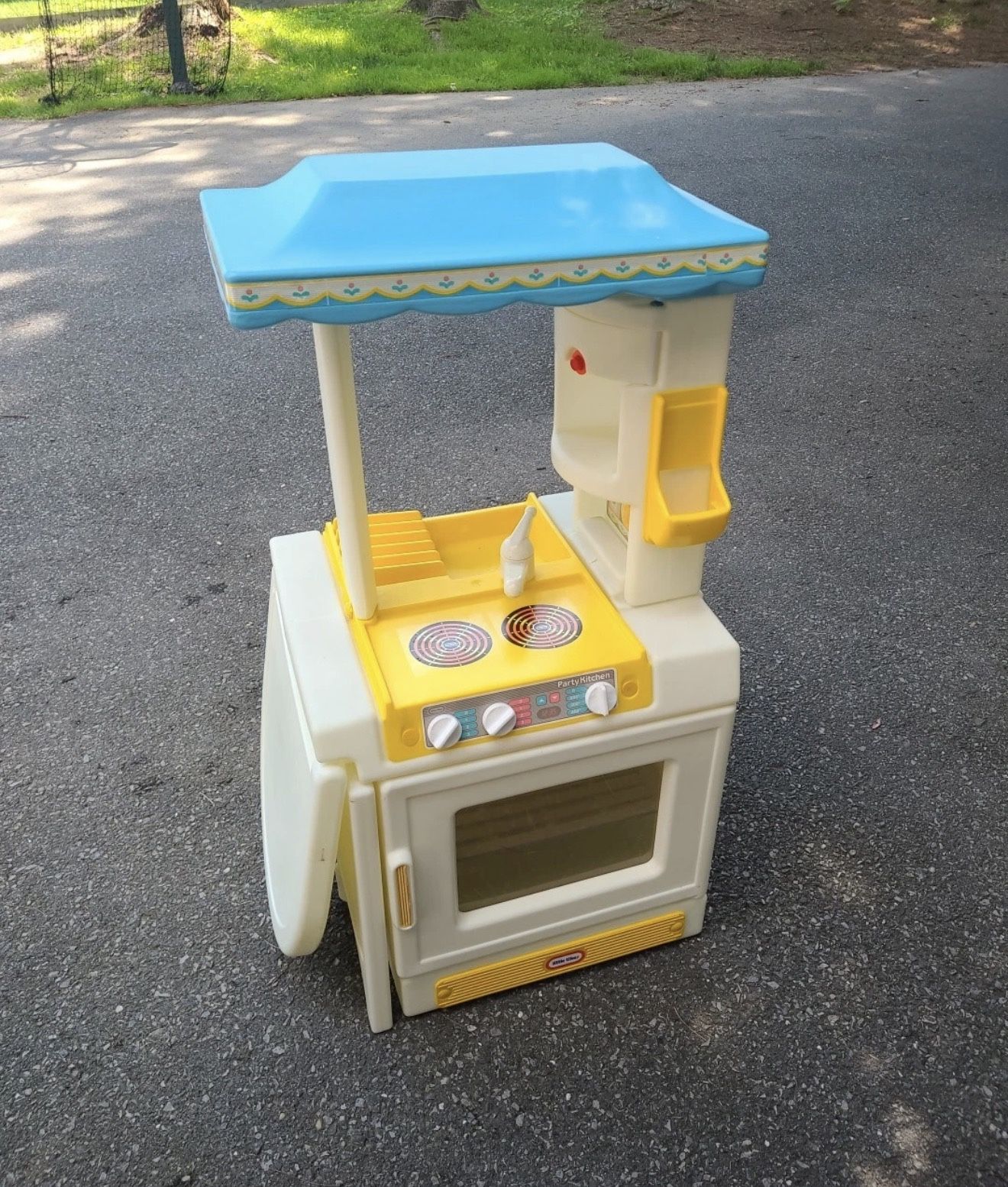 LITTLE TIKES Party Kitchen Pretend Play Toy Vintage 1980s (Good condition) PICK IP IN CORNELIUS