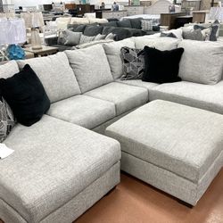 New Sectional  🔥🔥 IN STOCK 