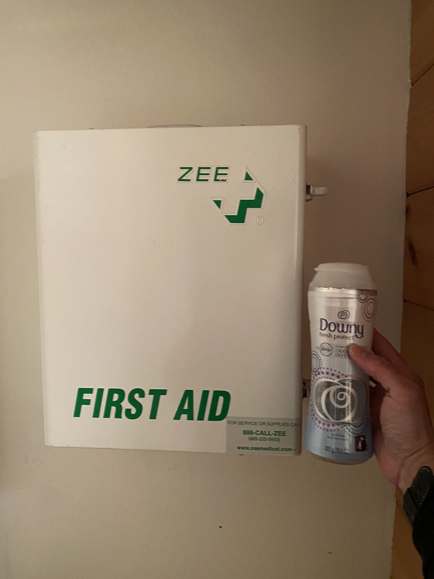 Vintage wall mountable metal first aid cabinet