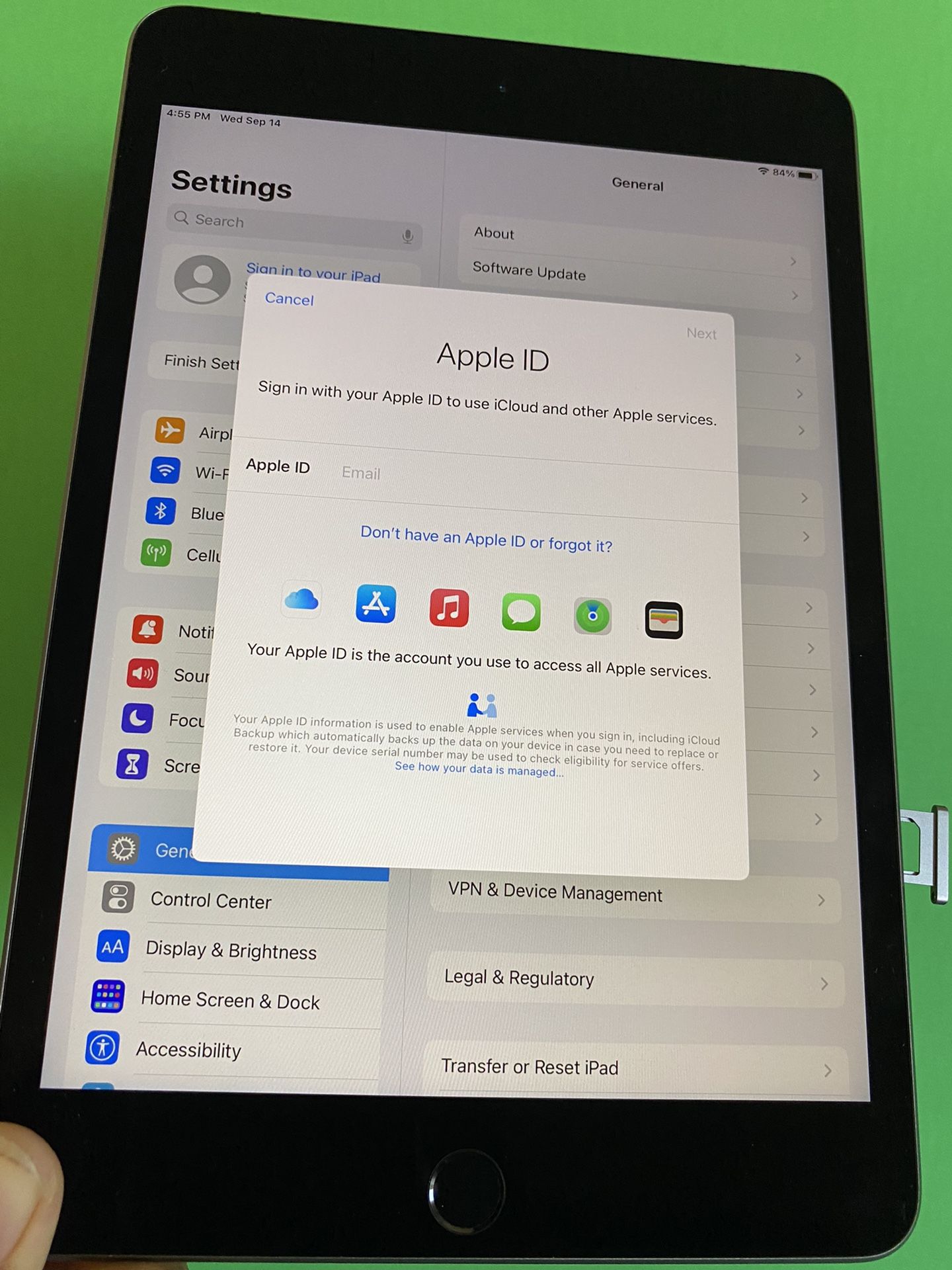 Apple IPad Mini 5/5th Generation ( Retina / Touch ID / IOS 15)Wifi 