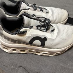 Like New Womens Size 9 Oncloud Monsters 