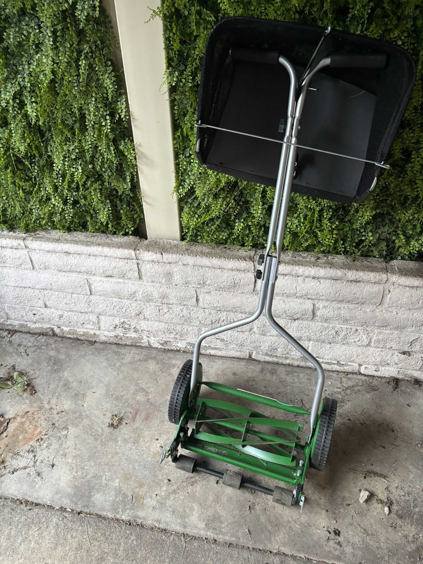 Scott’s Push Lawn Mower 12”