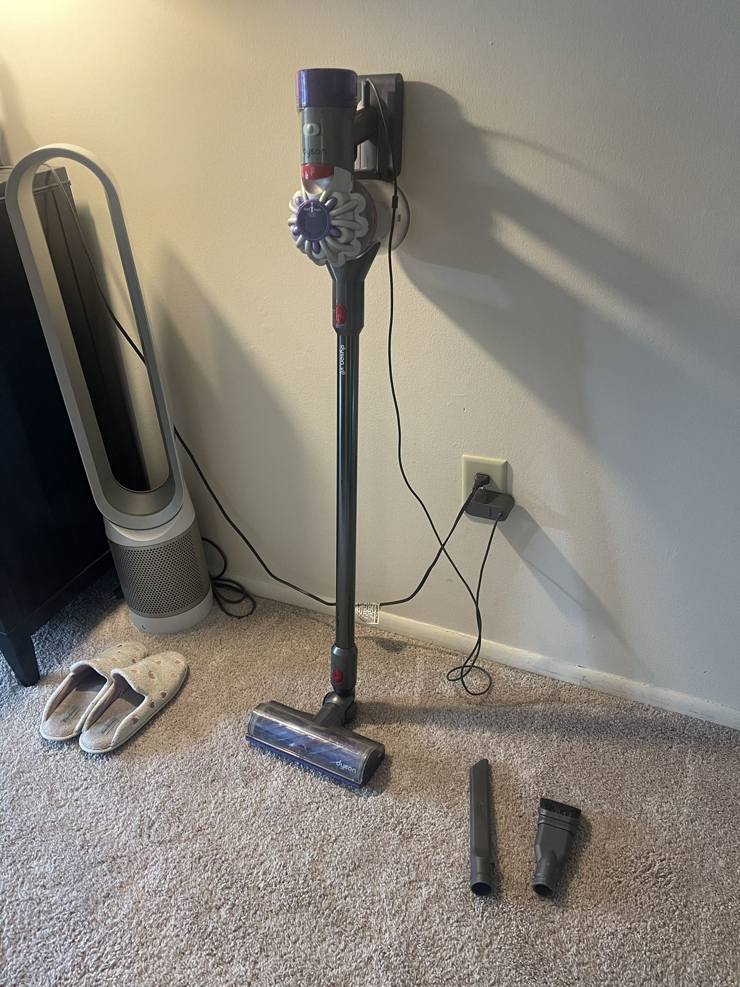 Dyson V8 (All Accessories Included)