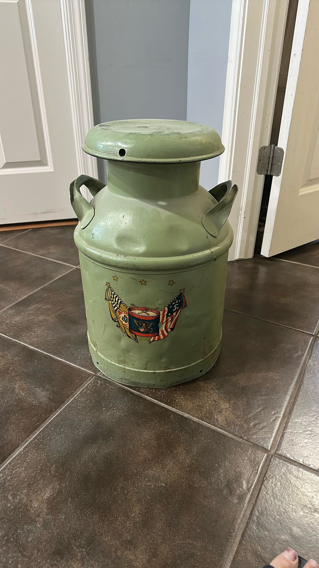 Vintage 10 gallon milk can