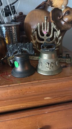 Dos campana de bronces $25