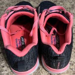 Woman’s Sketchers Size 81/2