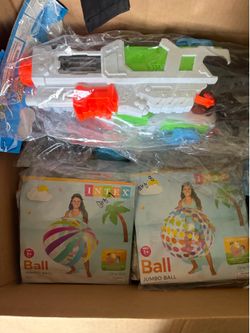 Summer Toy Bundle – 19 Intex Jumbo Beach Balls + 6 Water Blasters (NEW)