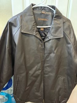 Men’s St.John’s genuine leather jacket size Large