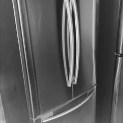 🔥 Samsung 18 cu ft French Door Fridge – Excellent Condition – MUST GO TODAY! 🔥