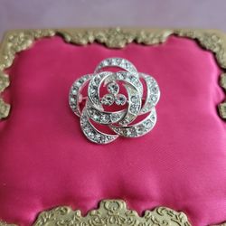 Silvertone Clear Rhinestone Floral Knot Brooch Pin 1.25" F8