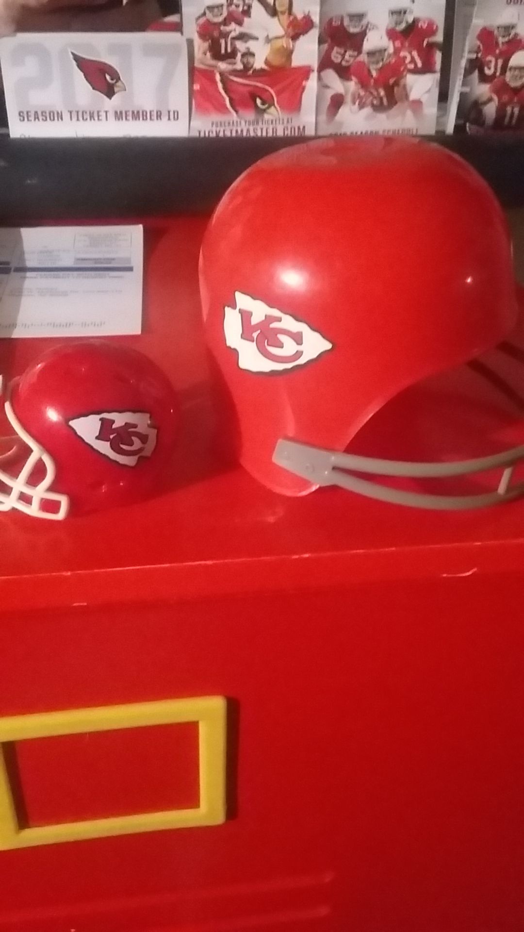 Kansas City Chiefs, Cincinnati Bengals NFL plastic helmet (Baskin Robins) vintage helmets )