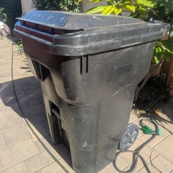 Uline 96 Gallon Outdoor Trash Can