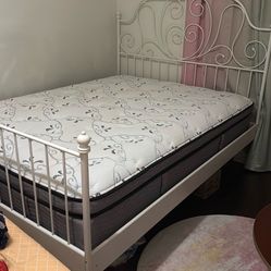 Queen size bed frame w/ mattress