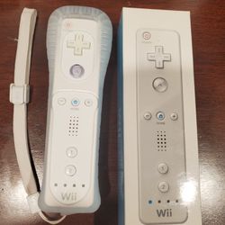 Nintendo wii OEM remote with box  CIB great for any retro game collector