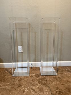 Flower stands with mirror base for wedding