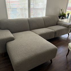 Room to Go Modern Sectional sofa