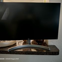 LG - 27UK600-W 27" IPS LED 4K UHD FreeSync Monitor