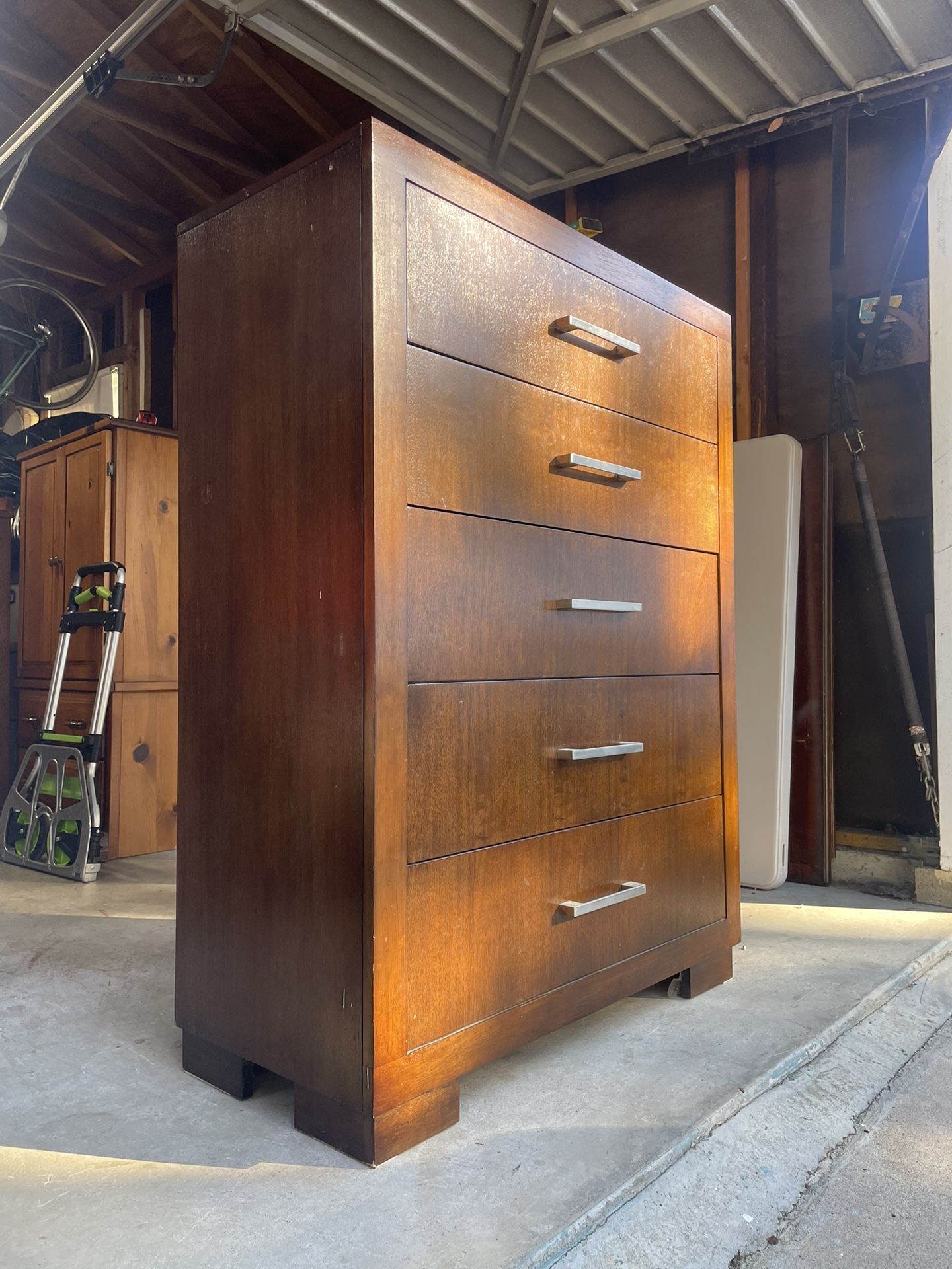 Wooden 5 Drawer Dresser