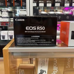 Canon R50 With 15-45mm Lens