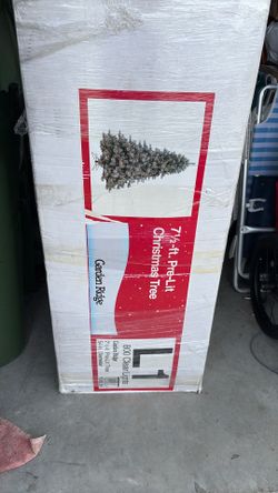 Free 7.5’ Christmas Tree 🌲!!!