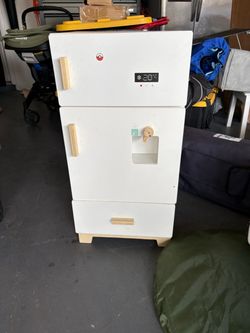 Kids kitchen refrigerator