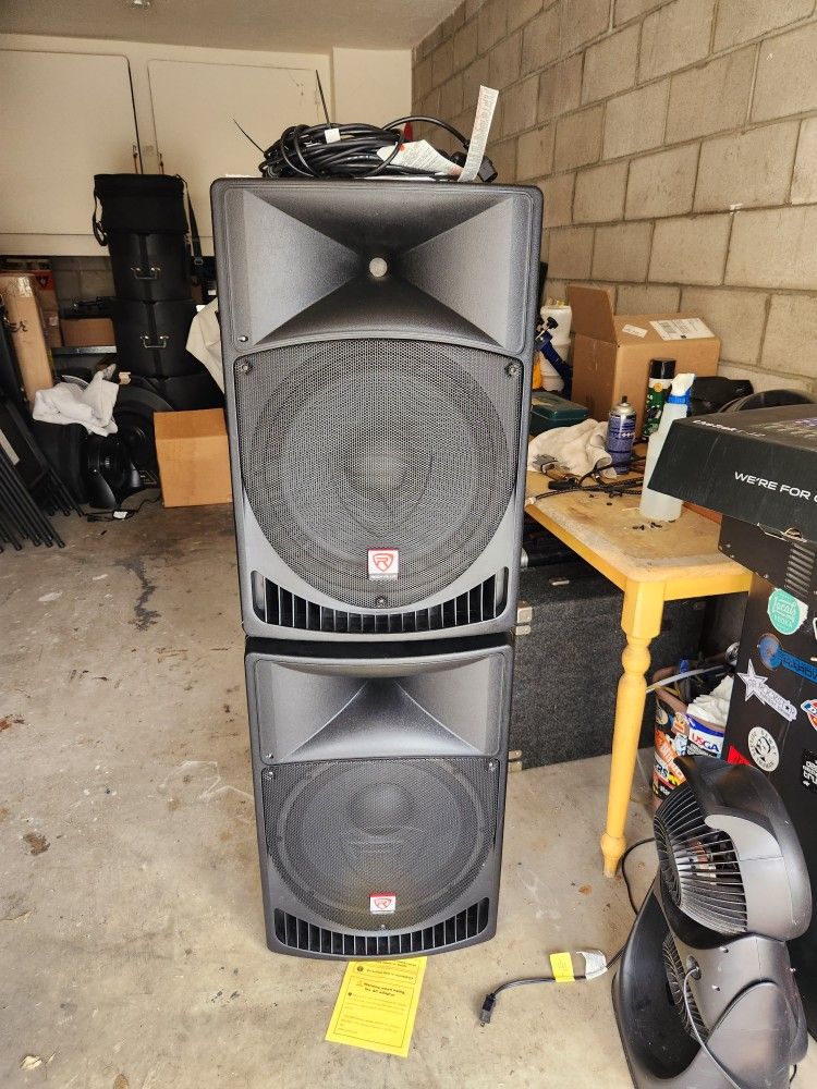 1000 Watt Powered 15