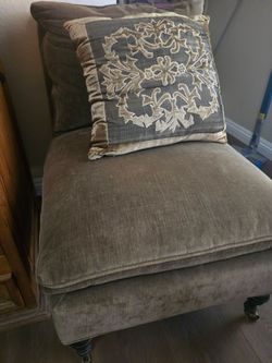 Velvet Slipper Chair with Caster Legs