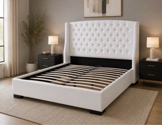 Queen bed frame / cama queen blanca de leather
