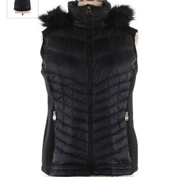 Woman’s Michael Kors hooded vest (size : Large)