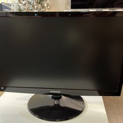 Used Samsung S27B350H 27" Class LED Monitor with MagicAngle