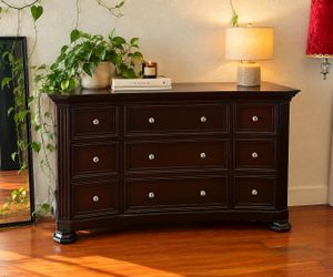 Hotel Del Coronado 9-Drawer Dresser – Solid Wood