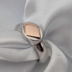 925 Sterling Silver Signet Ring
SIZE 6 