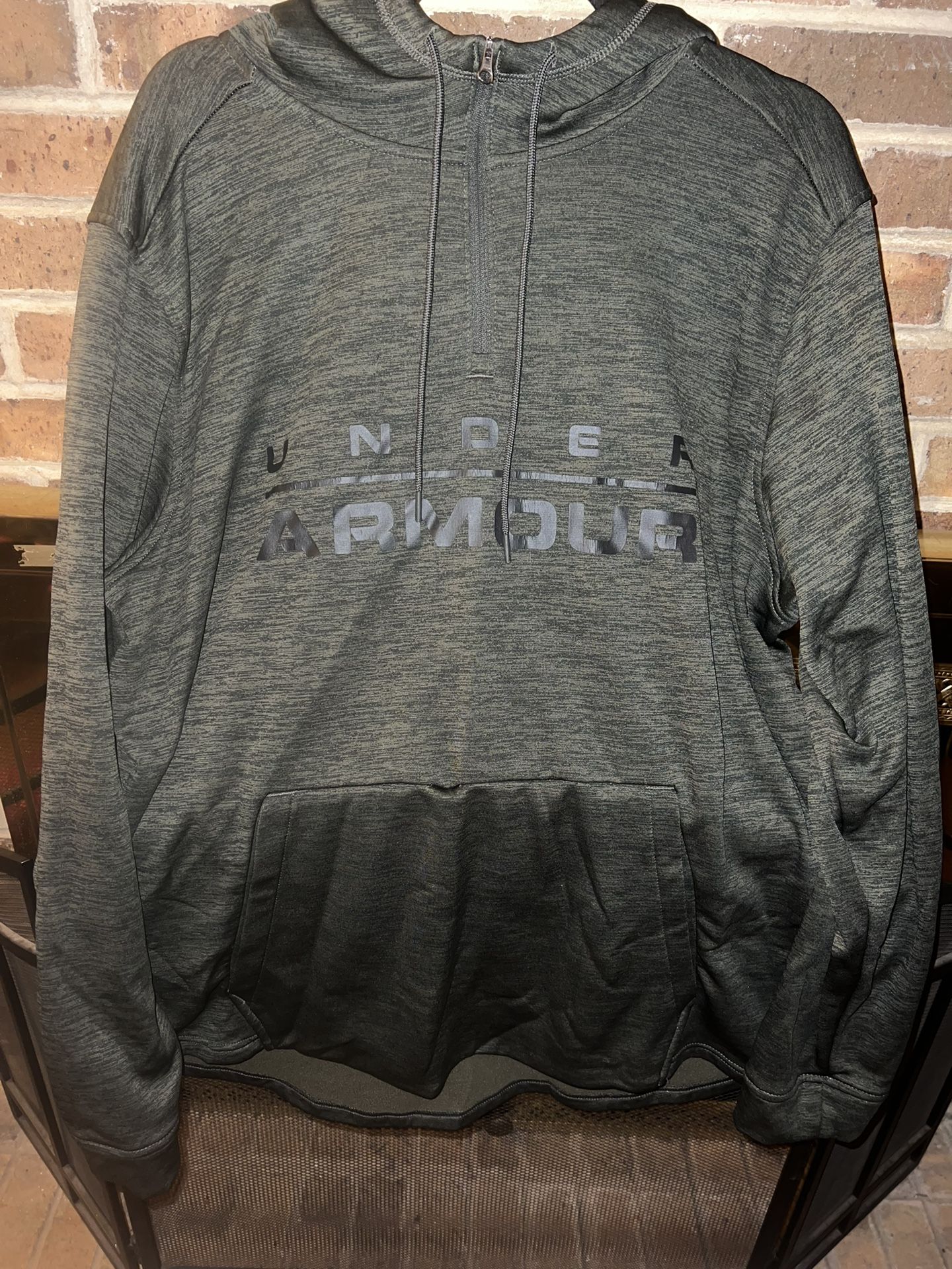 Men’s XXL army green Under Armour hoodie sweatshirt