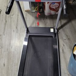 Treadmill That Collapses For Easy Storage. 