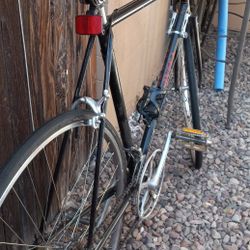 High-quality Racing Bike Needs Fixing The Front Breaks Only $70 Pick Up At Country Club And Grant Size 27.5 Check Out All Pictures 