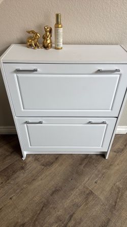 Shoe cabinet