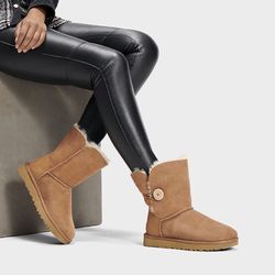 UGG Bailey Button II 1016226 size 6