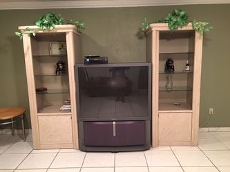 Entertainment center