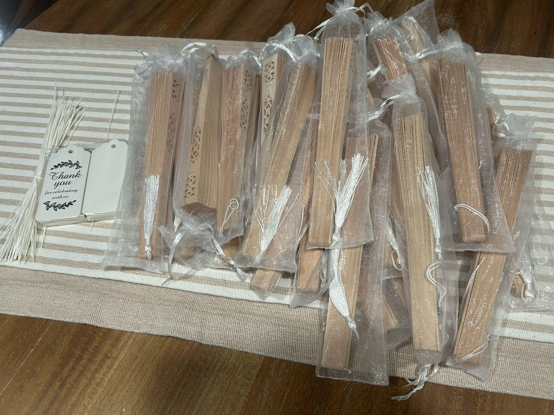 30 Fans For Wedding Guest