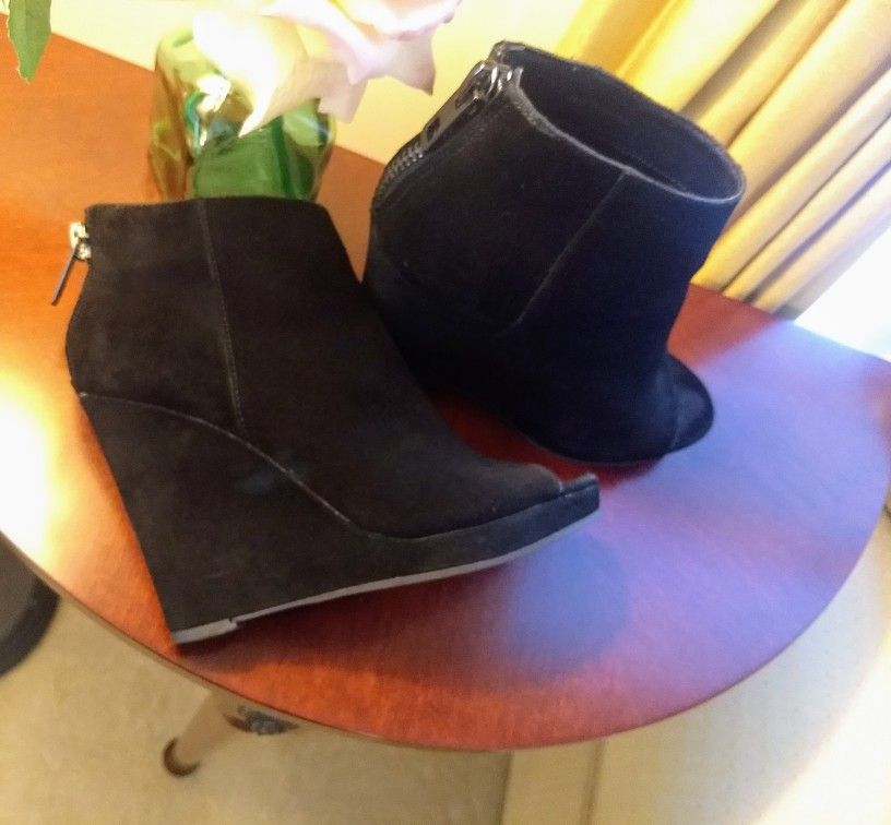 DOLCE VITA BOOTIES SZ 6