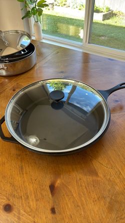 15 inch Lodge Cast iron pan with Lodge lid