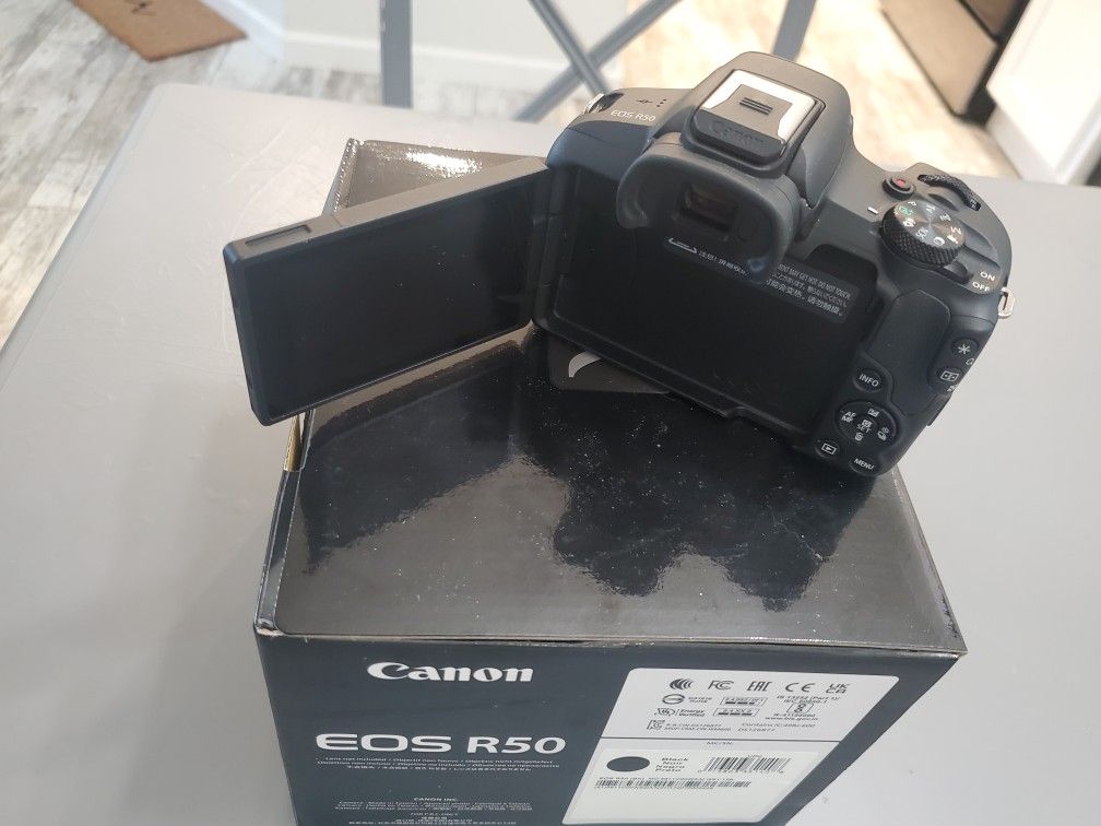 Canon R50 Body