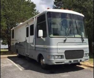 V-10 , 2000 southwind  RV