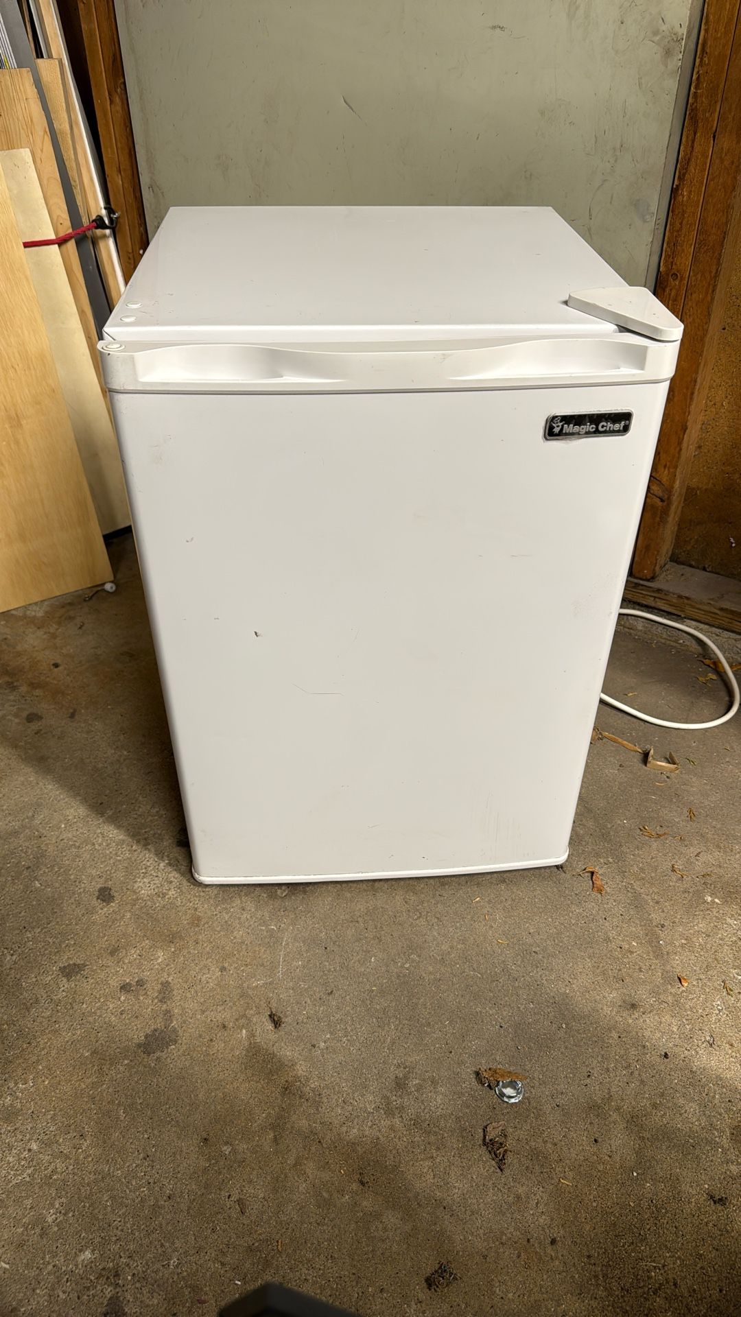 Magic chef 2.6 cu. ft. Mini Fridge White, ENERGY STAR